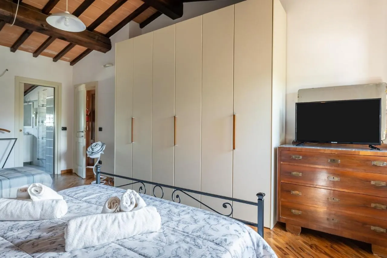 Guest house Casa Vecchia Rooms And Parking Gambassi Terme