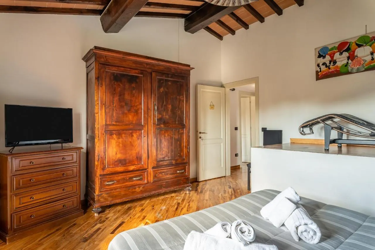 Casa Vecchia Rooms And Parking Gambassi Terme Italy