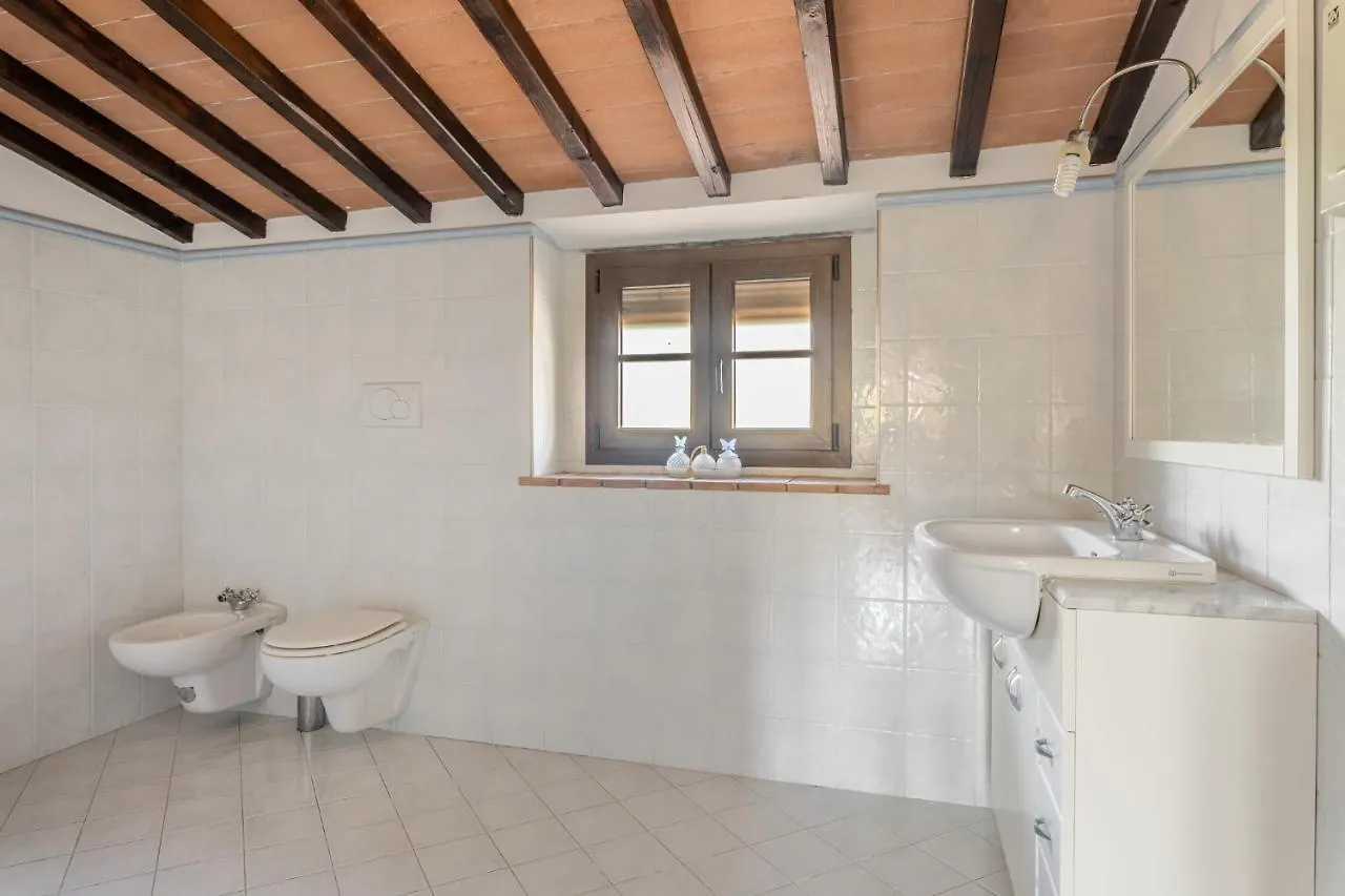 Guest house Casa Vecchia Rooms And Parking Gambassi Terme Italy