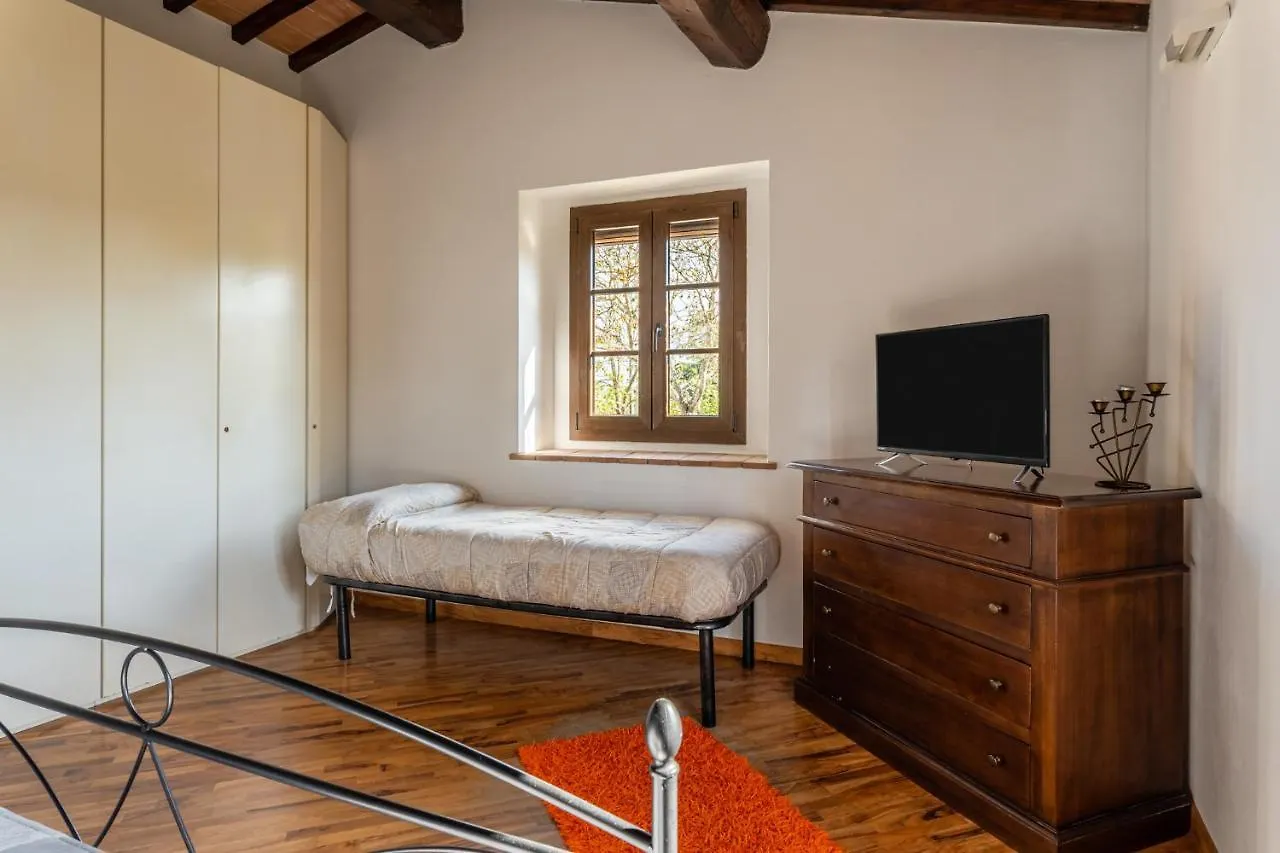 Casa Vecchia Rooms And Parking Gambassi Terme Guest house