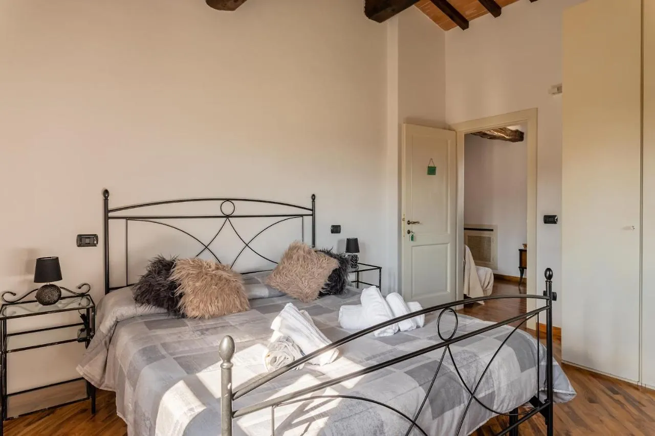 Guest house Casa Vecchia Rooms And Parking Gambassi Terme