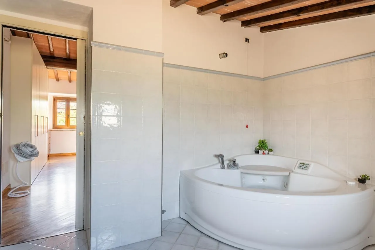 Casa Vecchia Rooms And Parking Gambassi Terme Guest house