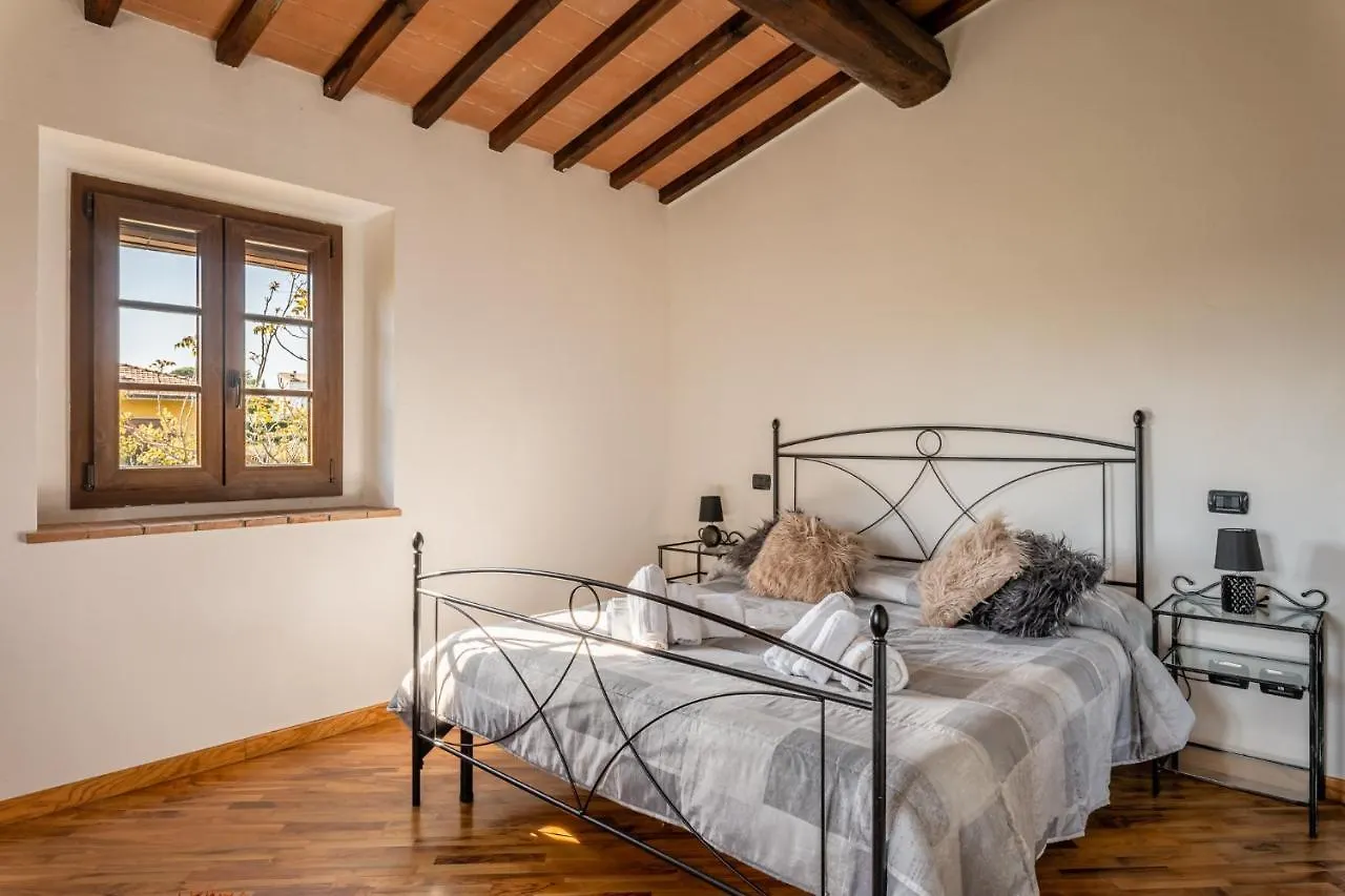 Guest house Casa Vecchia Rooms And Parking Gambassi Terme