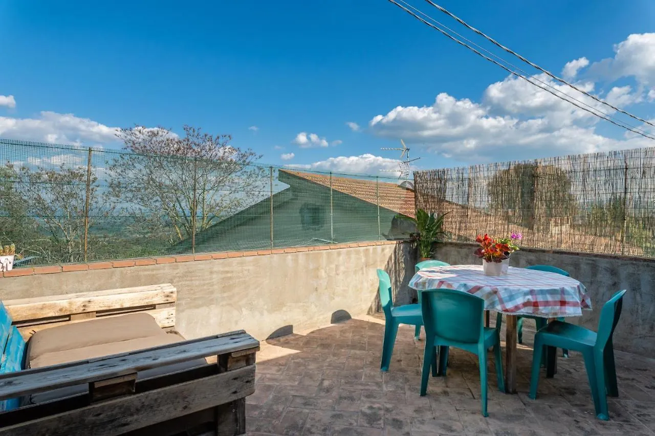 Casa Vecchia Rooms And Parking Gambassi Terme Guest house
