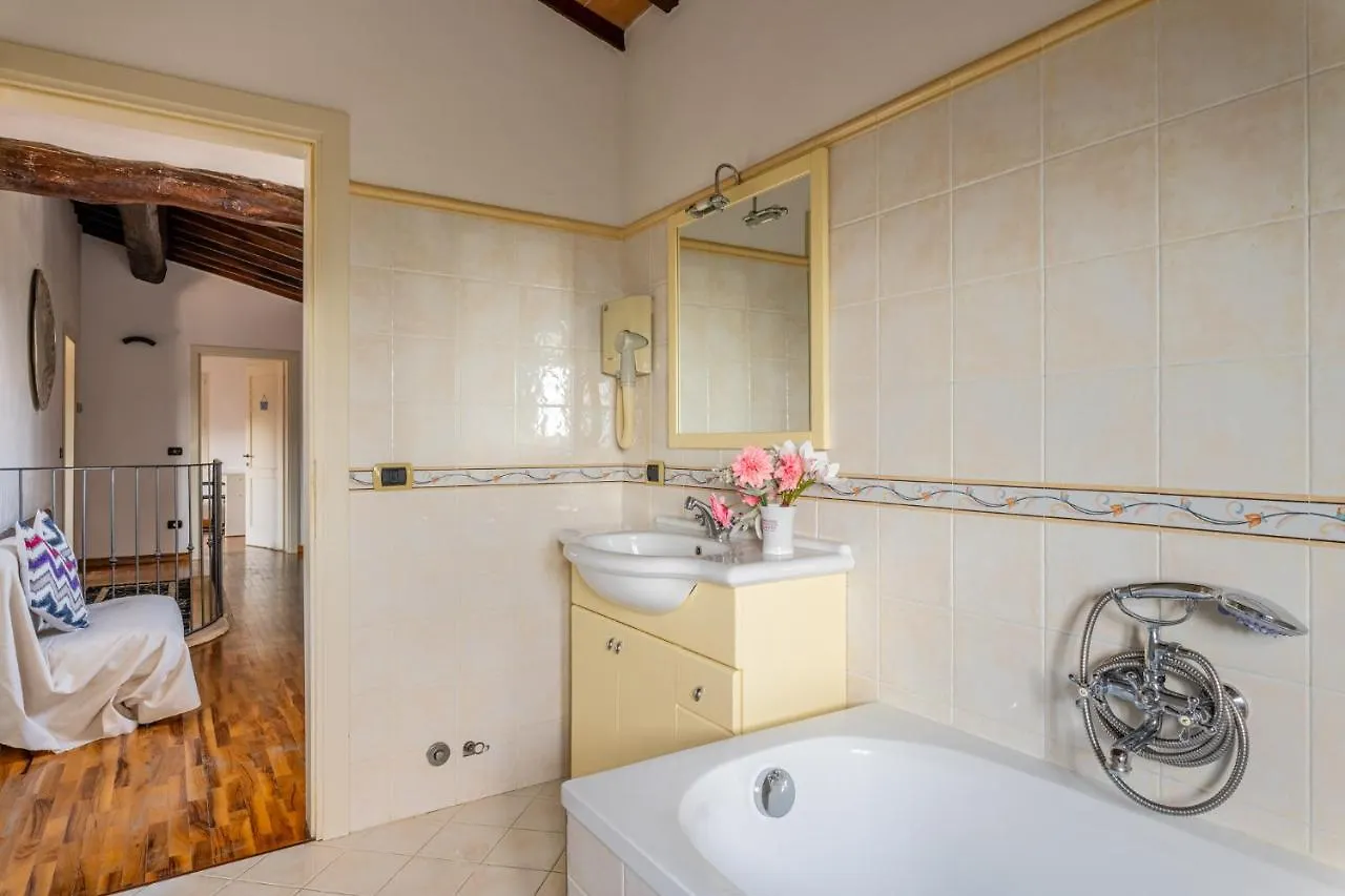 Casa Vecchia Rooms And Parking Gambassi Terme