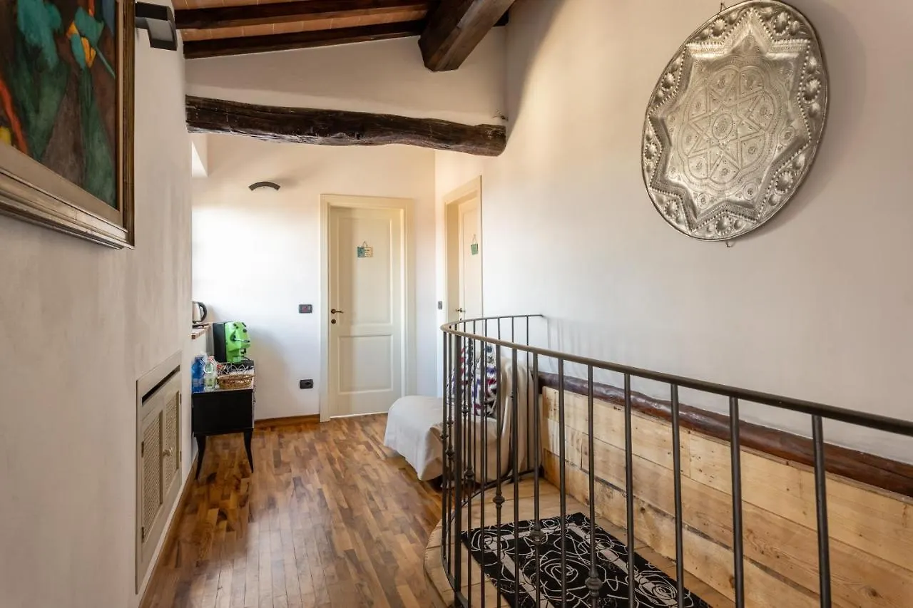 Casa Vecchia Rooms And Parking Gambassi Terme Italy
